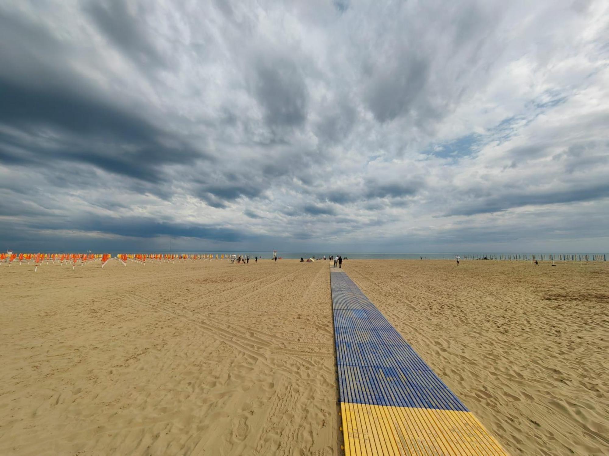 Monolocale Con Terrazza E Cucina Appartement Lignano Sabbiadoro Buitenkant foto